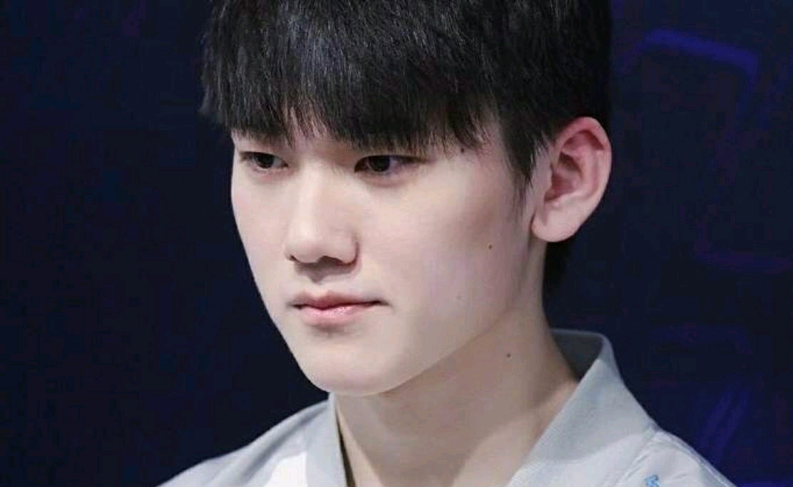 LNG官博分享季后赛西安日记：半决赛第二天选手教练对位训练！